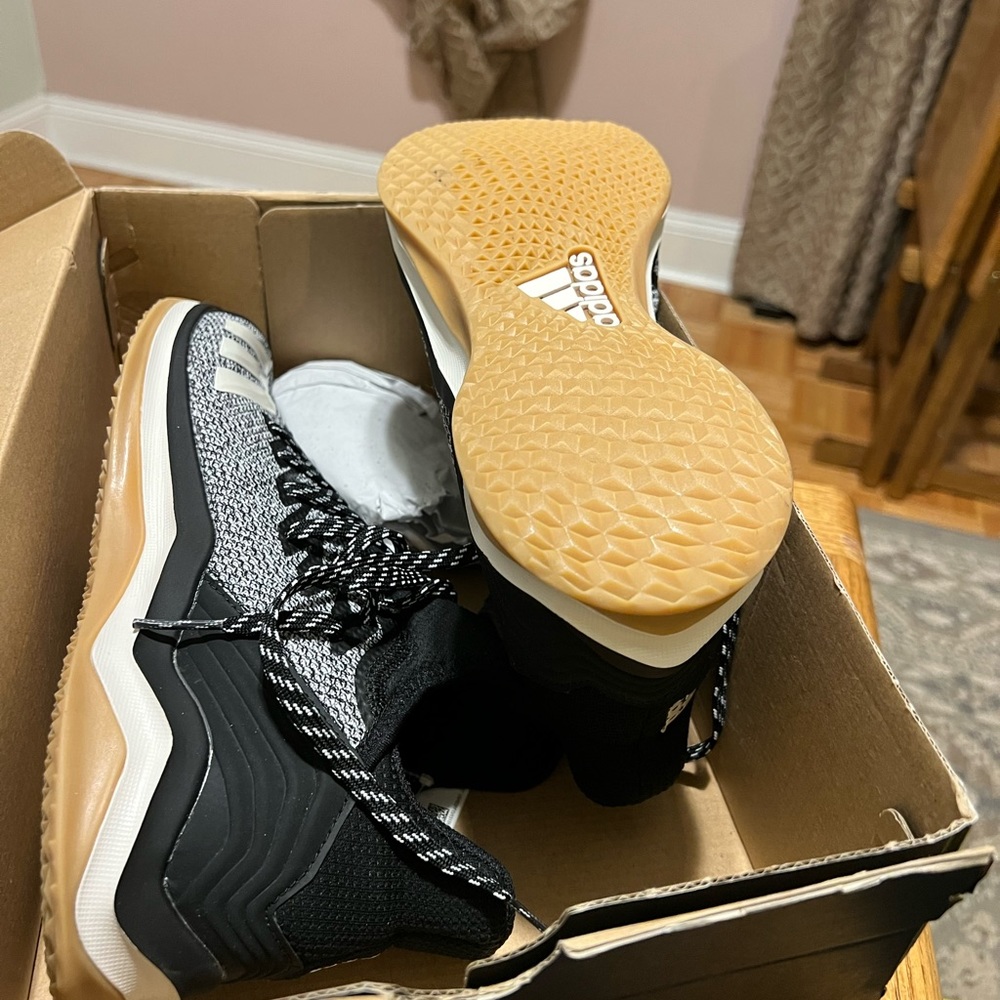 Adidas Mens Sneakers Size 10 brand new